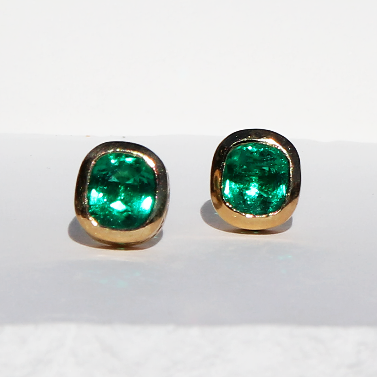Aretes Media Luna | Esmeralda Colombiana | Oro 18K