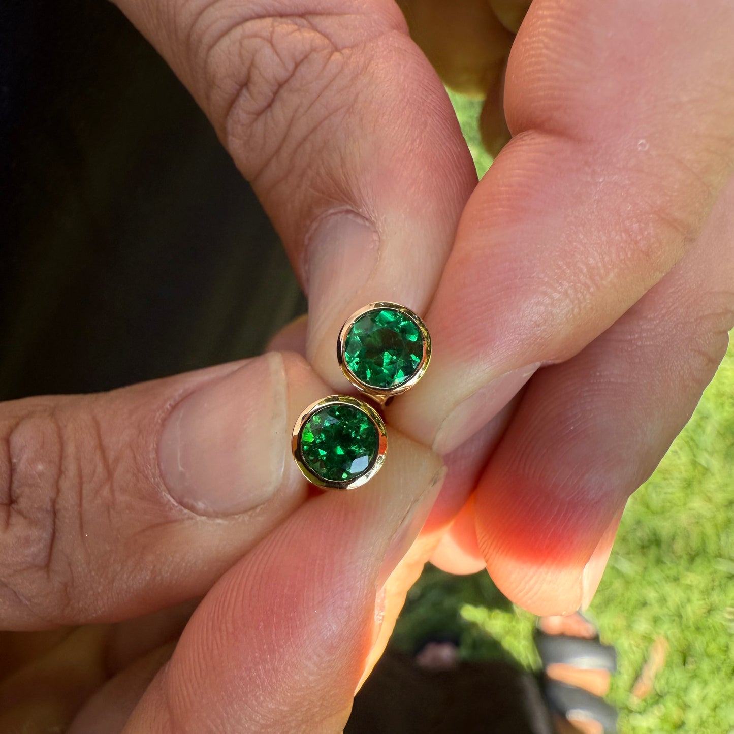 High-Quality Round Colombian Emerald Earrings – 0.95 ct | 18K Gold