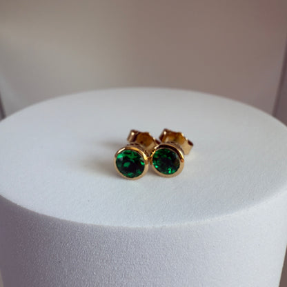 High-Quality Round Colombian Emerald Earrings – 0.95 ct | 18K Gold