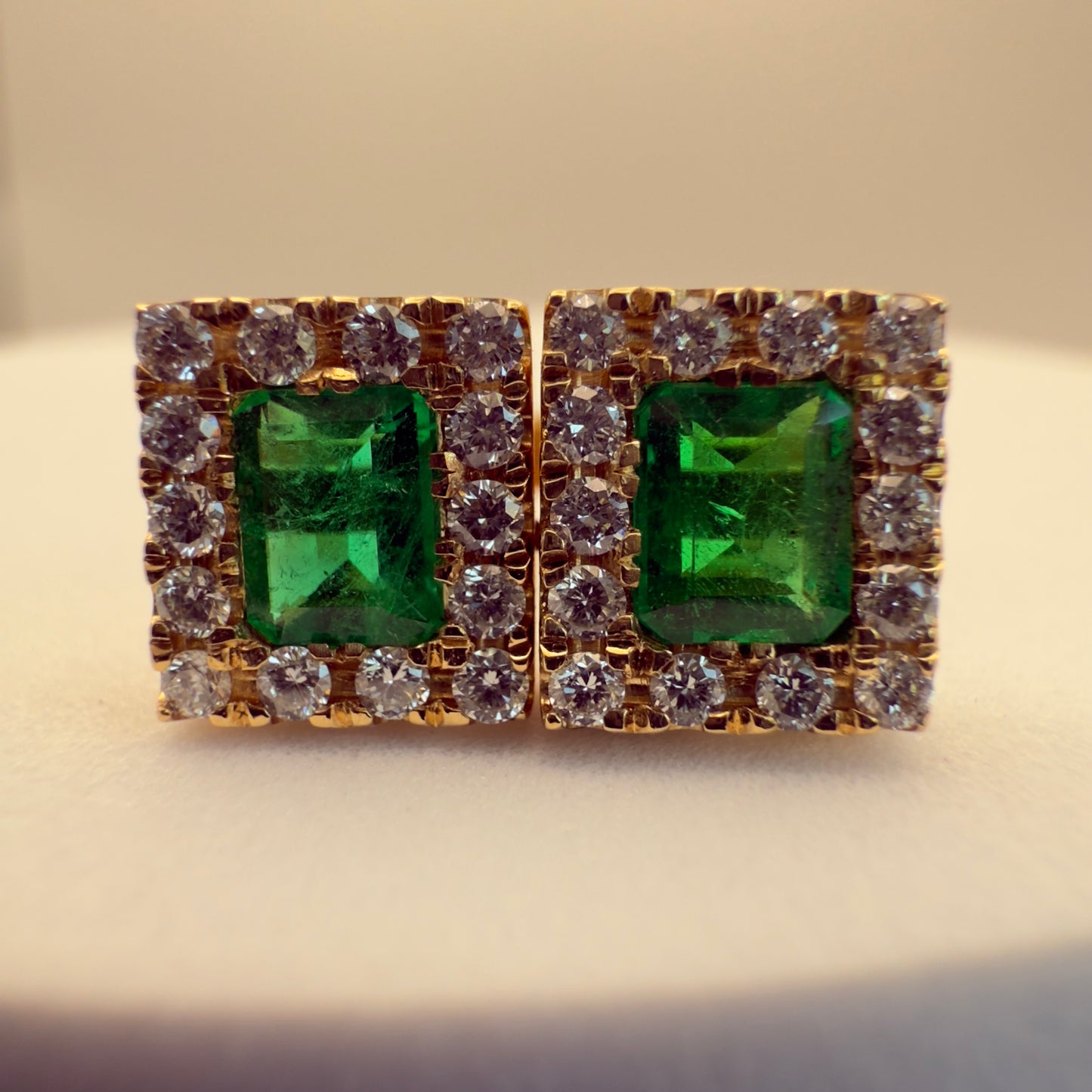 High-Quality Square Colombian Emerald & Diamond Earrings – 0.55 ct | 28 Diamonds | 18K Gold