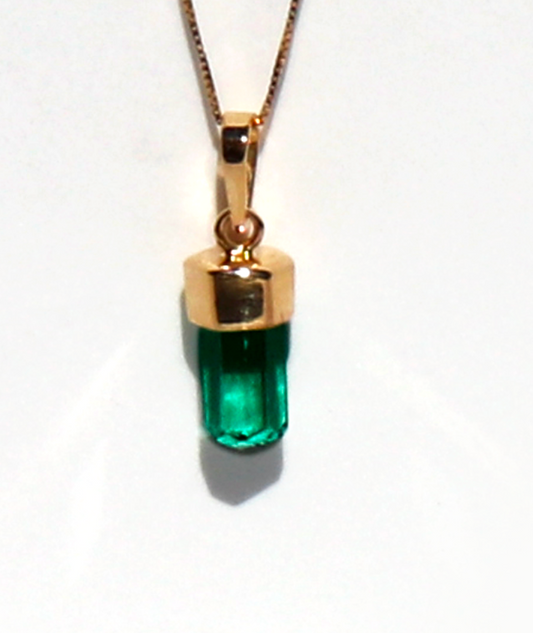 Dije Oriente - Esmeralda Colombiana en su forma natural | Oro Sólido 18K